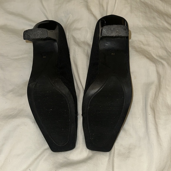Women’s 7 Black Heels - Picture 4 of 4